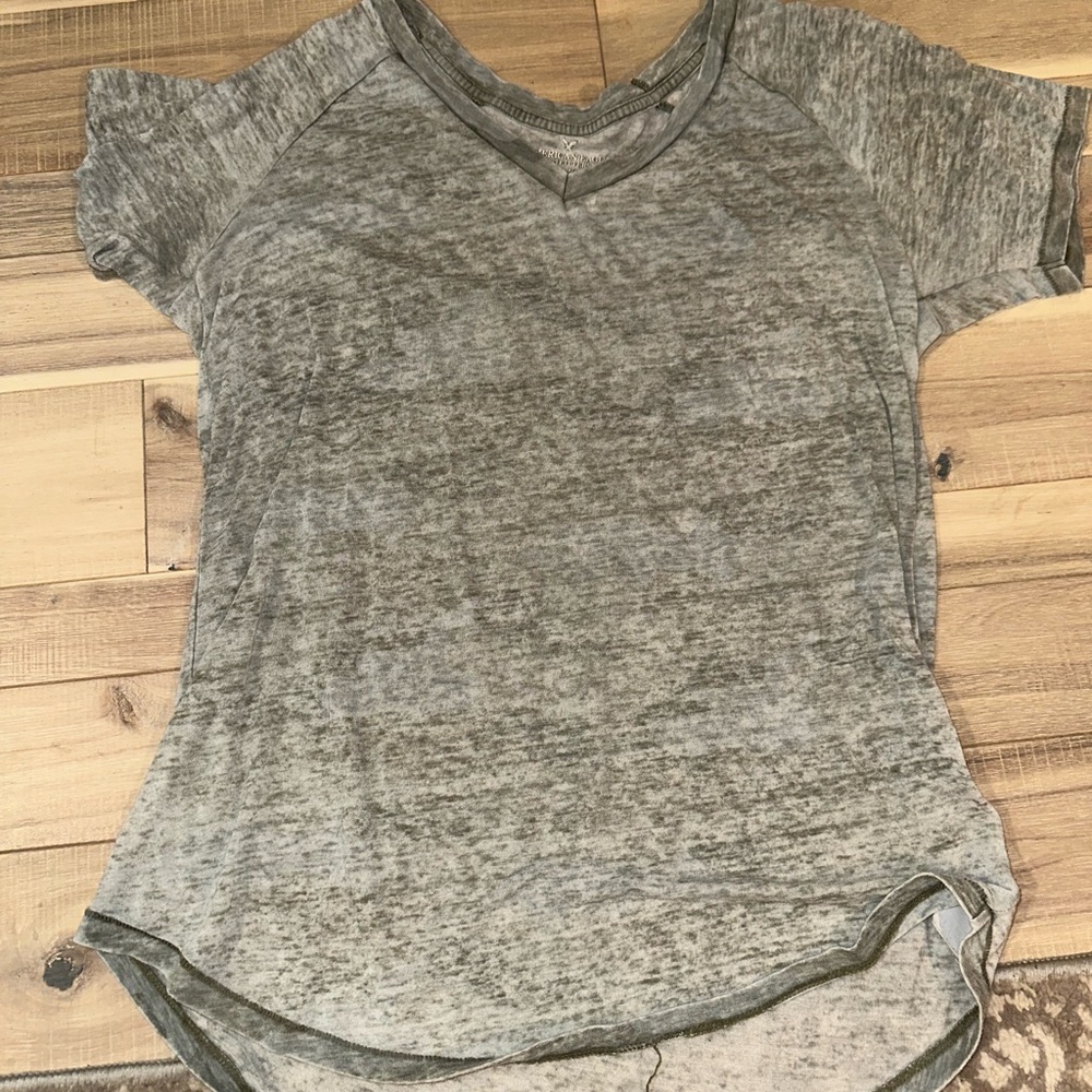 American Eagle Outfitters Heathered Gray V-Neck Tee